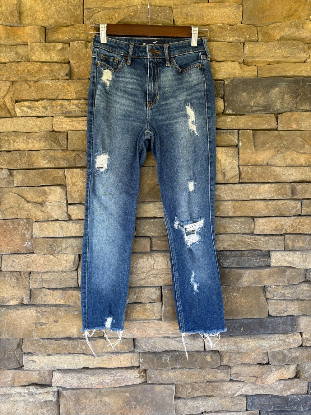 Hollister Distressed Cropped Jeans in Dark Blue Denim
